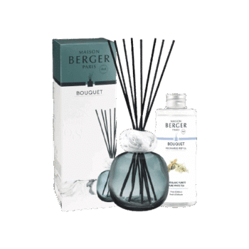 Perfuma y decora el entorno de tu hogar fácilmente con el mikado Thé Blanc Pureté Mineral Bleu Blanc de Maison Berger